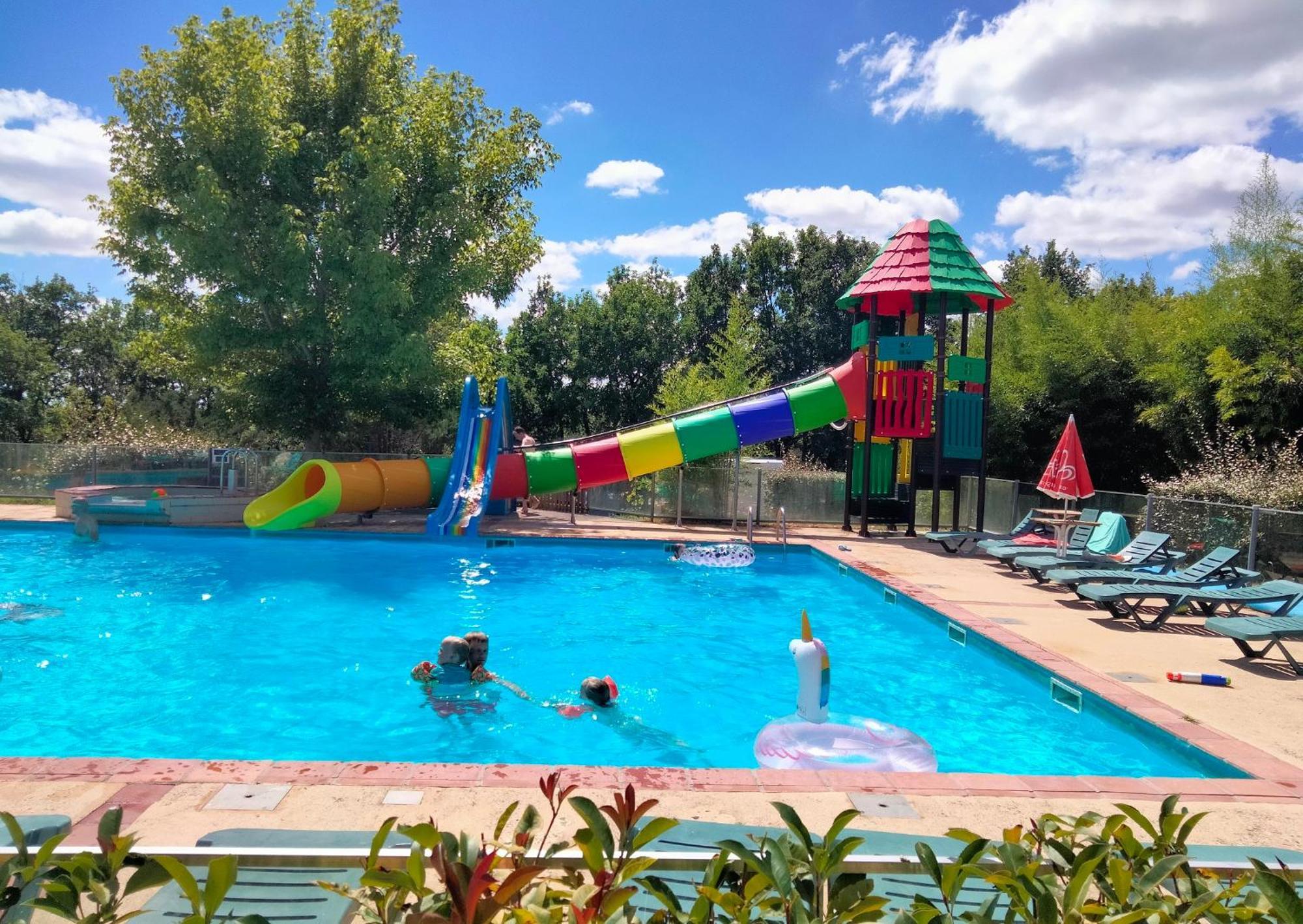 Camping Fontaine Du Roc Pensionat Devillac Exteriör bild