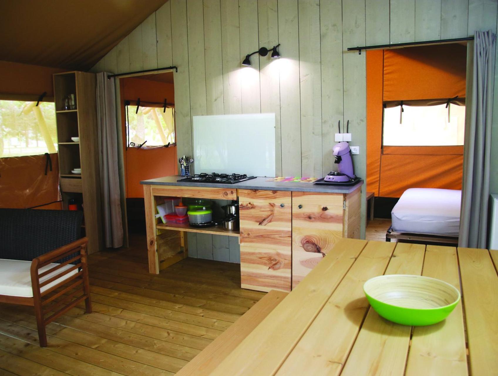 Camping Fontaine Du Roc Pensionat Devillac Exteriör bild