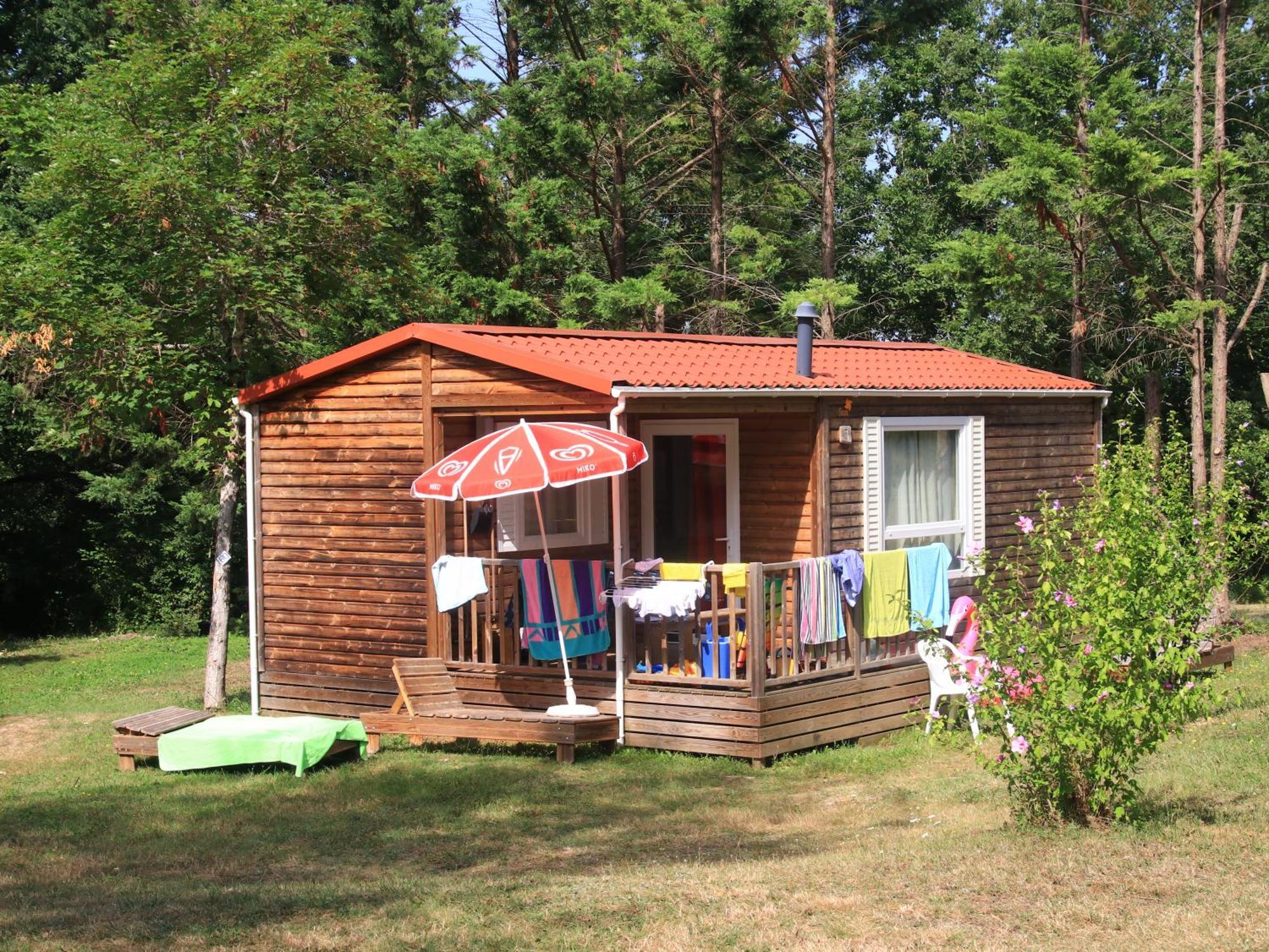 Camping Fontaine Du Roc Pensionat Devillac Exteriör bild