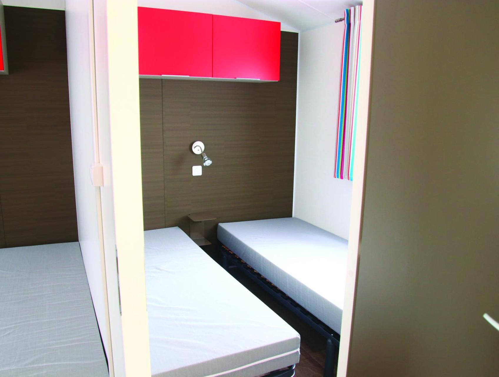Camping Fontaine Du Roc Pensionat Devillac Rum bild