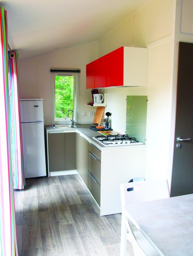 Camping Fontaine Du Roc Pensionat Devillac Rum bild