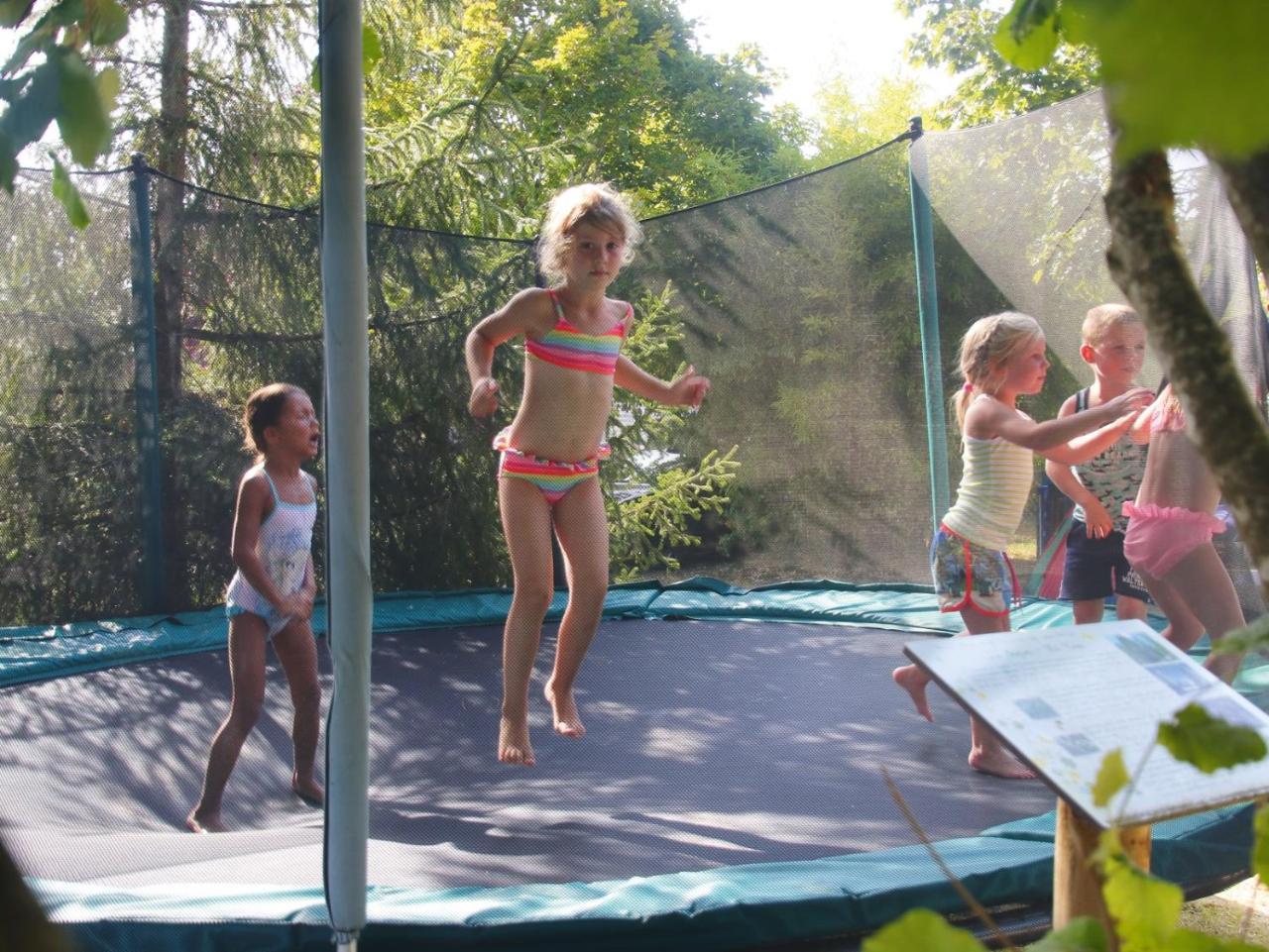 Camping Fontaine Du Roc Pensionat Devillac Exteriör bild